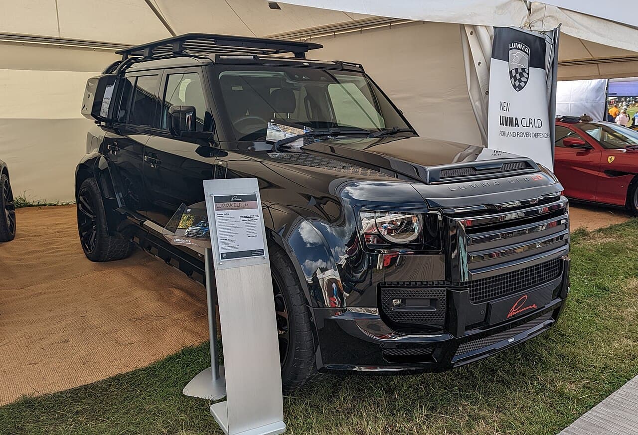 Land Rover Defender P400e