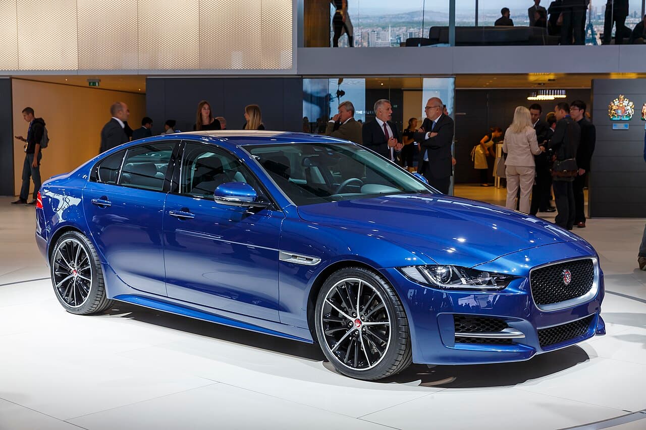 Jaguar XE 2.0 P250 - zdjęcie 1 z 2