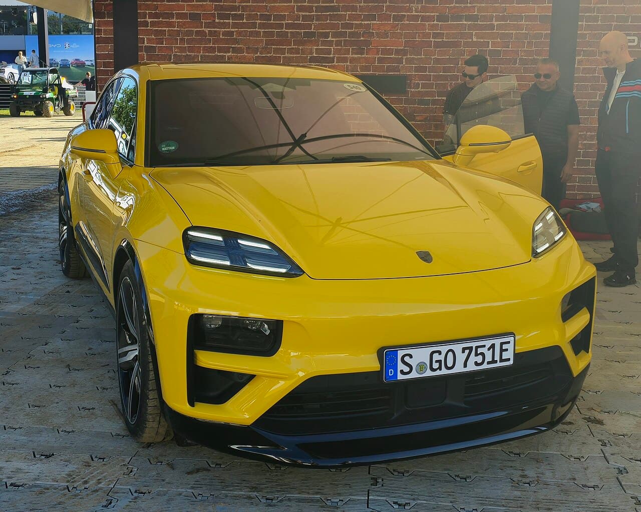 Porsche Macan Turbo Electric