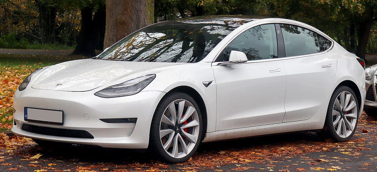 Tesla Model 3 RWD